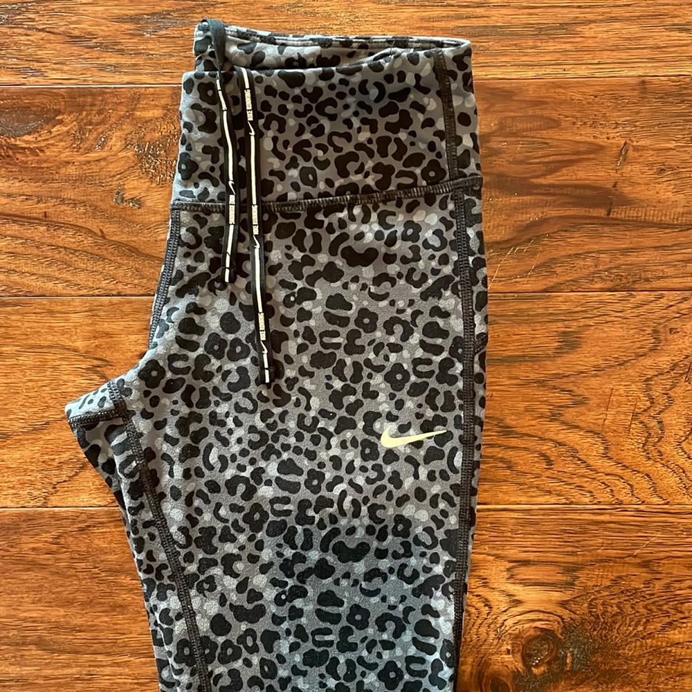 Nike black and gray cheetah running leggings size small
